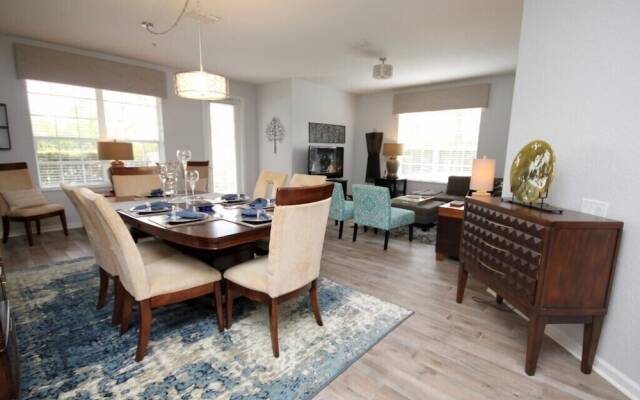 Lake View Paradise 3 Bedroom Condo by RedAwning