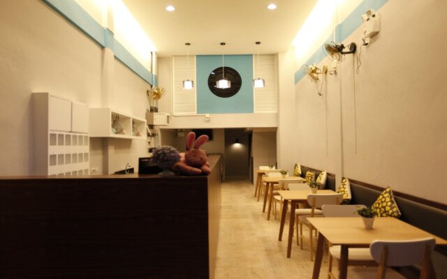 OYO 501 At Night Hostel