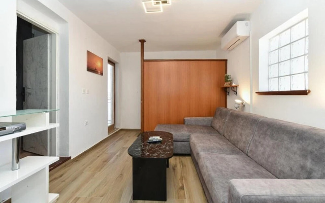 Stylish Family Retreat With Shared Pool