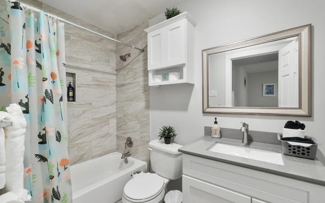 Stylish 1BR Near UT Highland Evonify