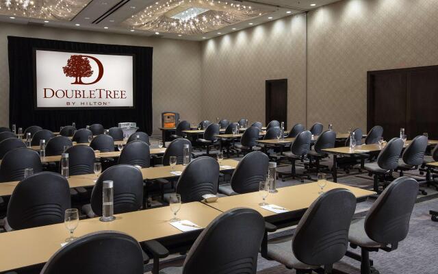 DoubleTree by Hilton Chicago - Oak Brook