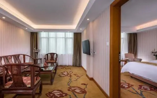 Vienna Hotel (Jieyang Rongcheng Jinxian Gate Tower)