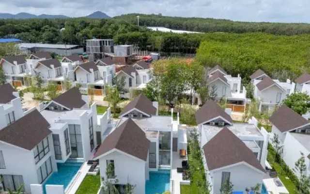 Modern Luxury Pool Villa Resort | near Bang Tao Beach | Phuket | Warm Plus