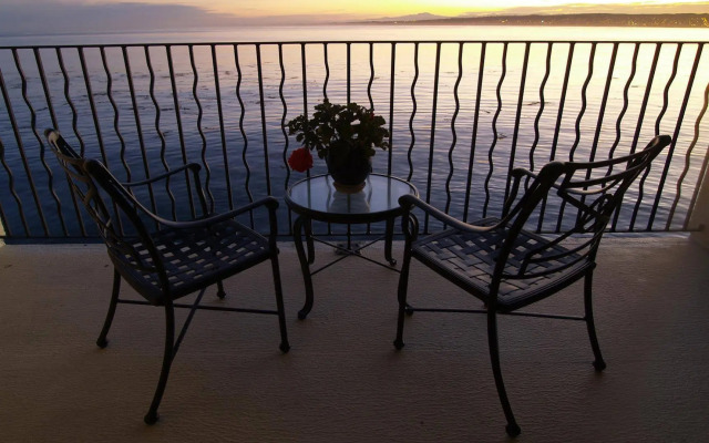 Monterey Bay Inn