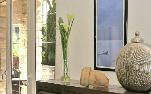 A hidden paradise in the beautiful surroundings of Saint-Remy-de-Provence!