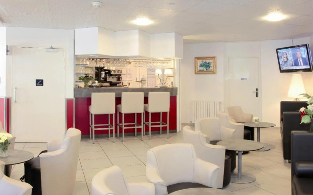 Hotel Notre- Dame de France