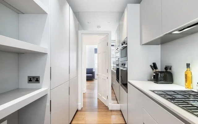 Stylish 2BR 2BA by the Heart of Soho