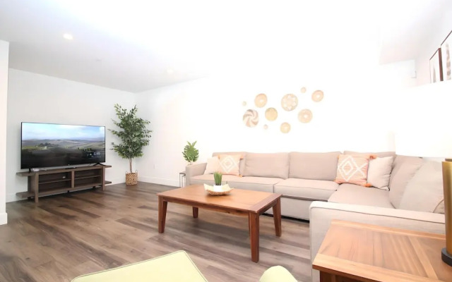 Los Angeles Deluxe Suites - Free Parking