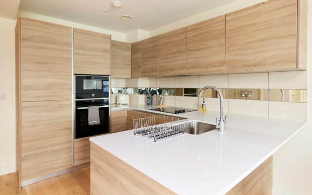 The River Thames Wonder - Tempting 2bdr Flat With Balcony