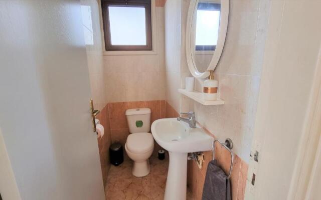 Comfy Rooms + Near SALT LAKE + 100MBit Internet + Shared Apartment