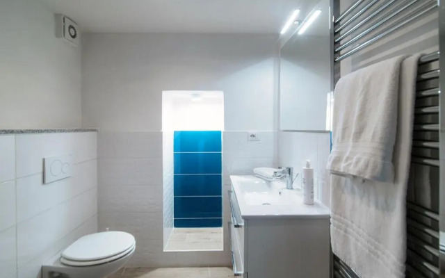 Acqua - by MyHomeinComo