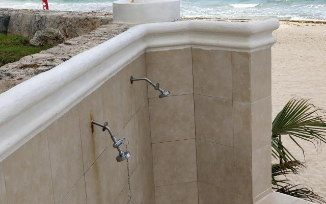 Ocean Front Suite, balcony, kitchen.