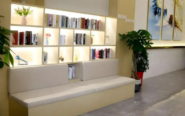 VX Hotel Lianyun Gang Guanyun Baichen Plaza