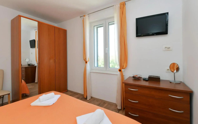 Beach apartment VAMI with sea view