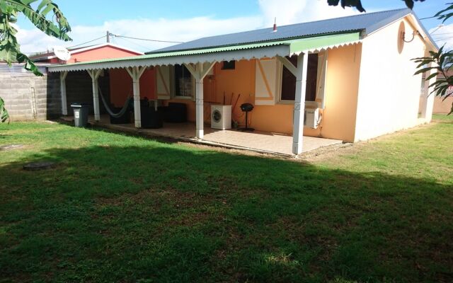 House With 2 Rooms in Port-louis, With and Enclosed Garden - 800 m Fro