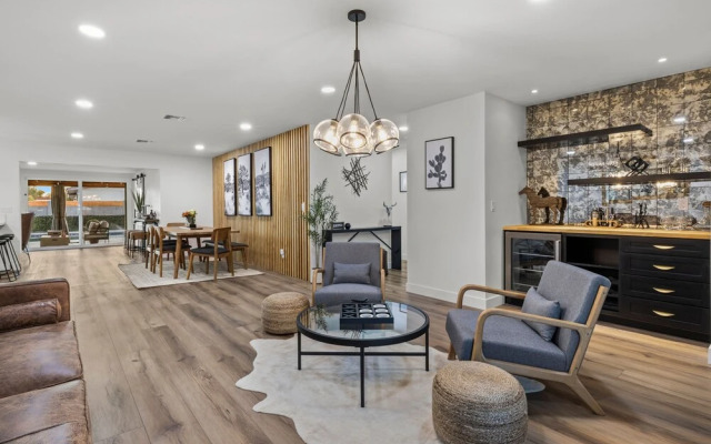 Desert Dreaming Deluxe Retreat w Pool Putt