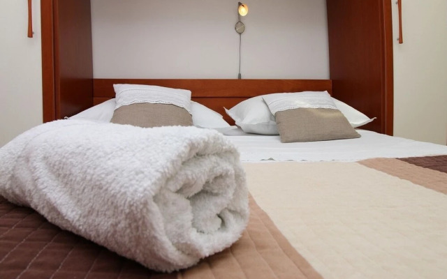 Elvi - Amazing Position & Parking - A3