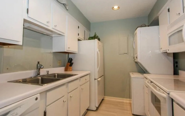 Lighthouse Tennis 2413 by RedAwning