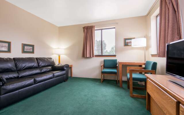 Super 8 by Wyndham Buffalo