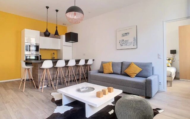 Superb Apart 6 People In The Heart Of Cannes T32