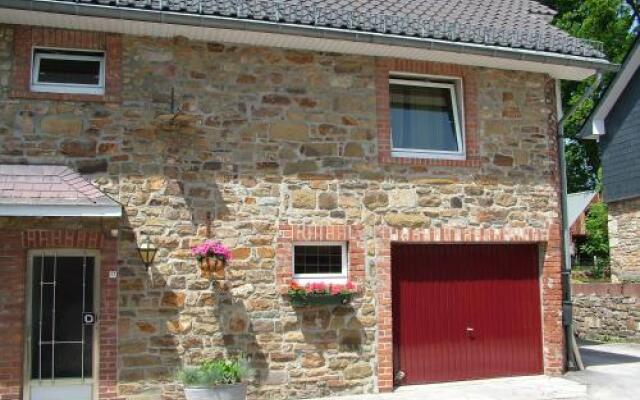 Quaint cottage in Bullingen with Terrace