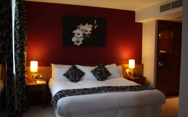 Admiralty Hotel & Restaurant