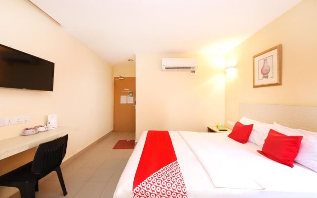 OYO 635 Seven Days Hotel