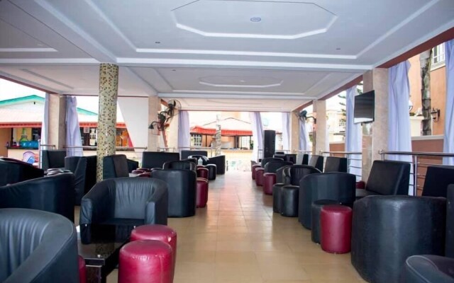 Pathfinder Hotel And Holiday Inn
