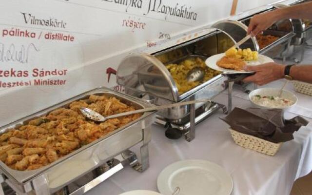 Tuzséri Pálinka Tanya