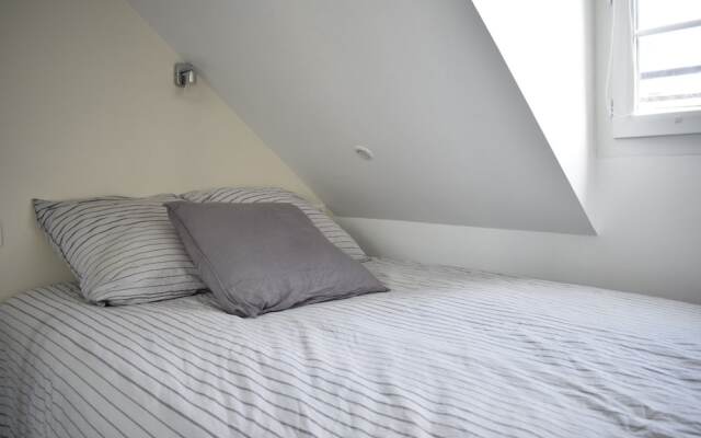 Cosy Renovated 1 Bedroom Apartment in 10th