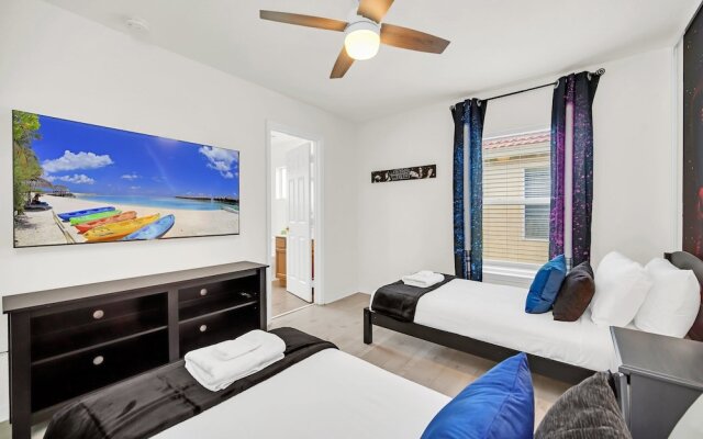 Lake View Getaway: Pool, Game Room, Theming!