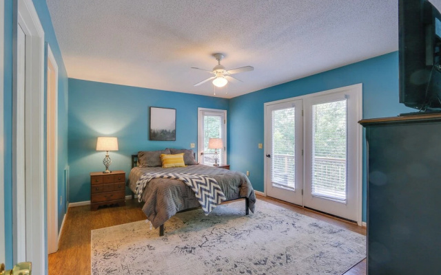 Spacious Mcgaheysville Home: Hot Tub & Pool Table!