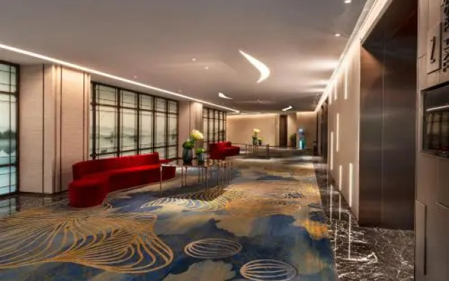 Auto City Ruili Hotel