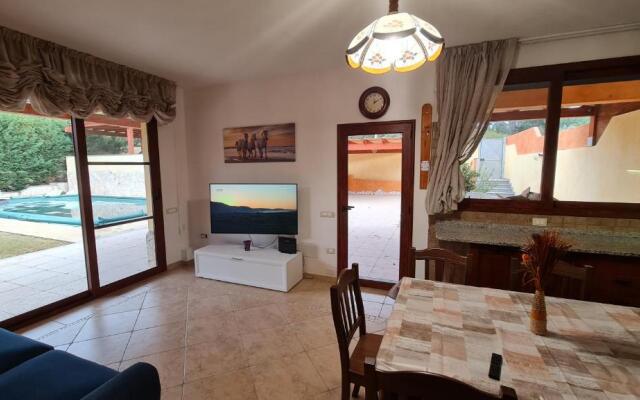 Villa Vivi. Piscina, idro, giardino e condizionatore