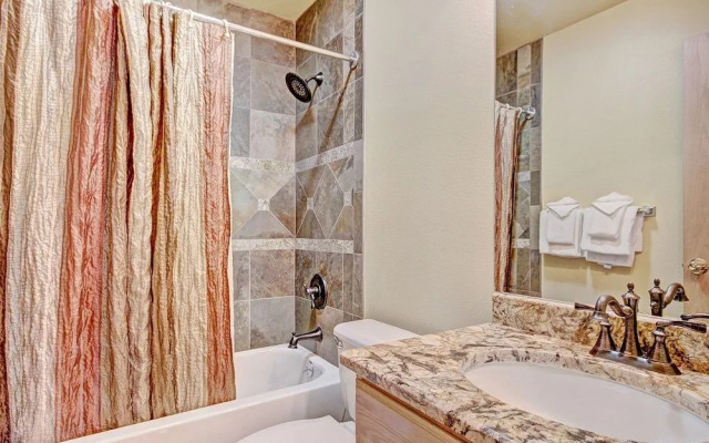 River Mnt Lodge W105D