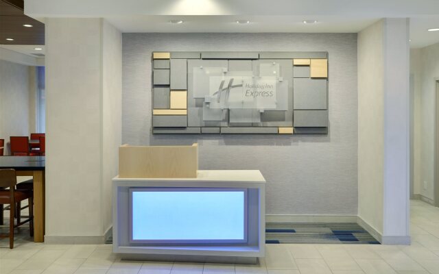 Holiday Inn Express Toronto - Downtown by IHG