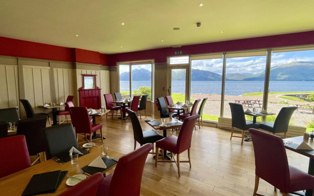 Holly Tree Hotel, Swimming Pool & Hot Tub