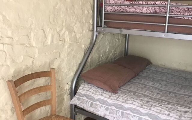 Drewe Arms Bunk Rooms & Church Cottage