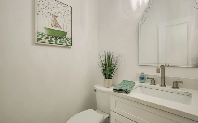 Walk to Mississippi River: Grafton Townhome!