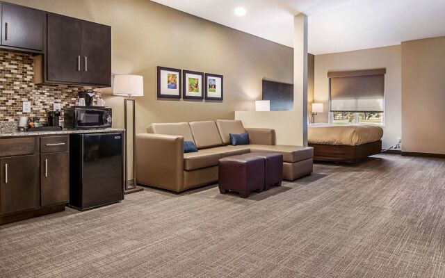 Comfort Suites Wooster near University Campus