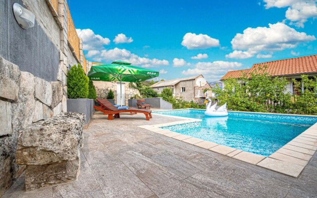Beautiful Home in Korcula With Wifi and 4 Bedrooms