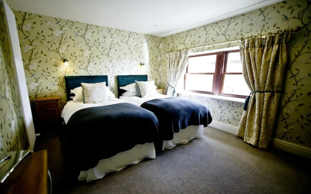 Shireburn Arms Hotel