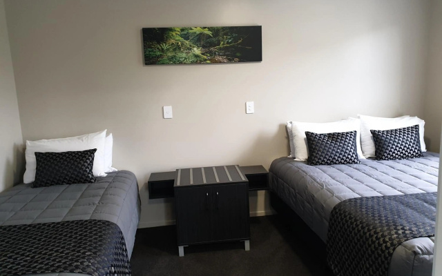 Lakeside Motel & Apartments – Guest Rooms – Te Anau