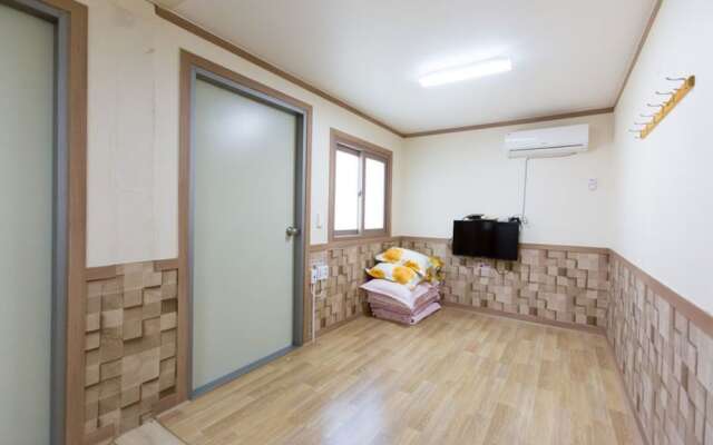 Wangju Godeok Pension