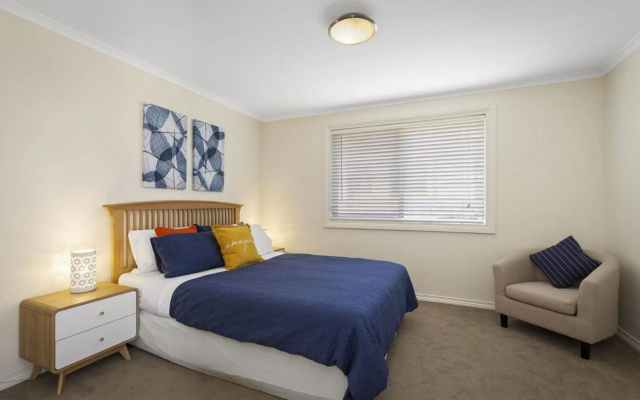 Sea Sunrise Ocean Views and Walk To Beach – Guest Rooms – Skenes Creek