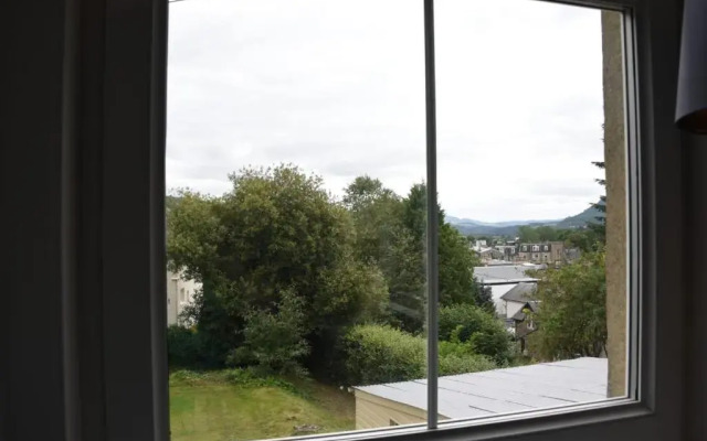 Tigh-na-Cloich Hotel