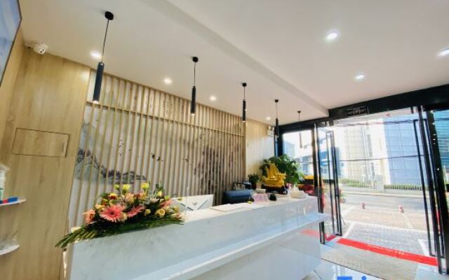 Qingfeng Hotel (Nanjing Maiyuqiao Subway Station)