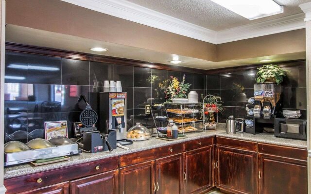 Econo Lodge Richmond Hill