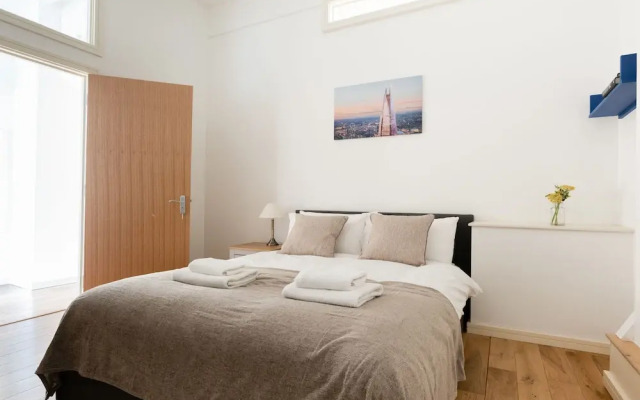 Platinum Apartment in Camden 9946