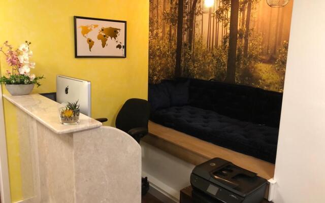 Room mate Hostel